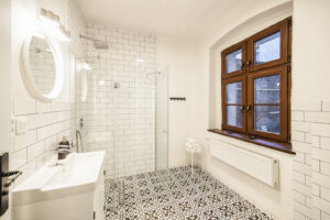 łazienka z prysznicem